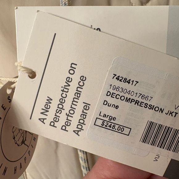 Vuori decompression jacket NWT - Picture 5 of 5